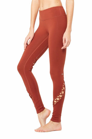 SEA YOGI Entwine legging in Amber by Alo, Yoga Shop in Palma de Mallorca, side