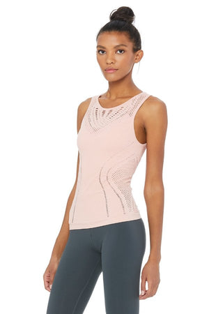 SEA YOGI // Alo Yoga Lark Tank en Powder Rosa, izquierda