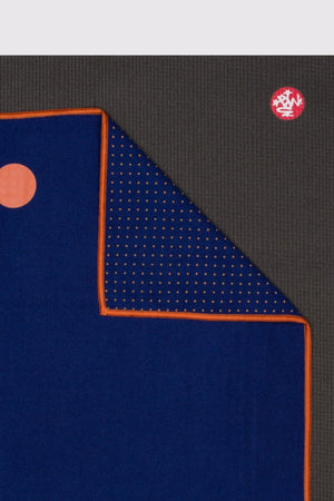 MANDUKA // YOGITOES SKIDLESS MAT TOWEL - CHAKRA BLUE