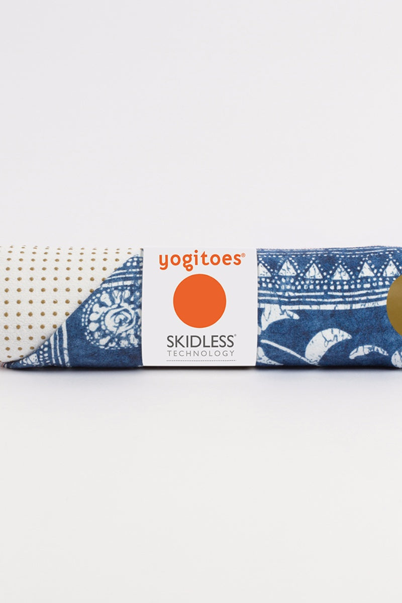 https://seayogi.myshopify.com/cdn/shop/products/Manduka-Yogitoes-Skidless-Gejia-yoga-towel-Sea-Yogi-rolled_800x.jpg?v=1513012298