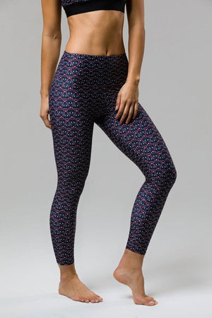 SEA YOGI // Onzie High Rise Midi Legging, Awake, derecha