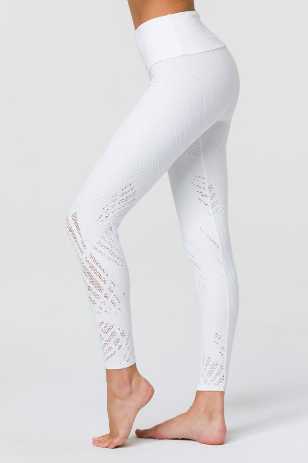 SEA YOGI // Onzie Selenite 7/8 Legging in Pearl, left side mesh pattern