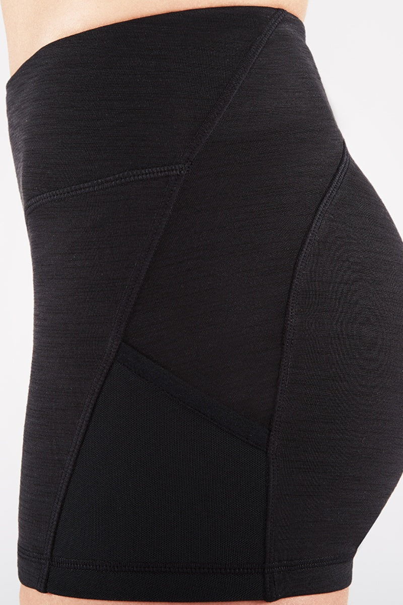 SEA YOGI // Linea Short in Black colour by Manduka, side image
