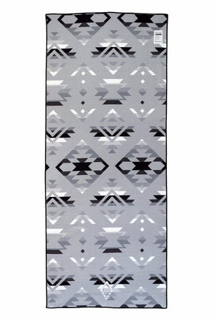 NOMADIX DOUBLE SIDED YOGA AND BEACH TOWEL IN PNW STYLE AND BACK - Sea Yogi